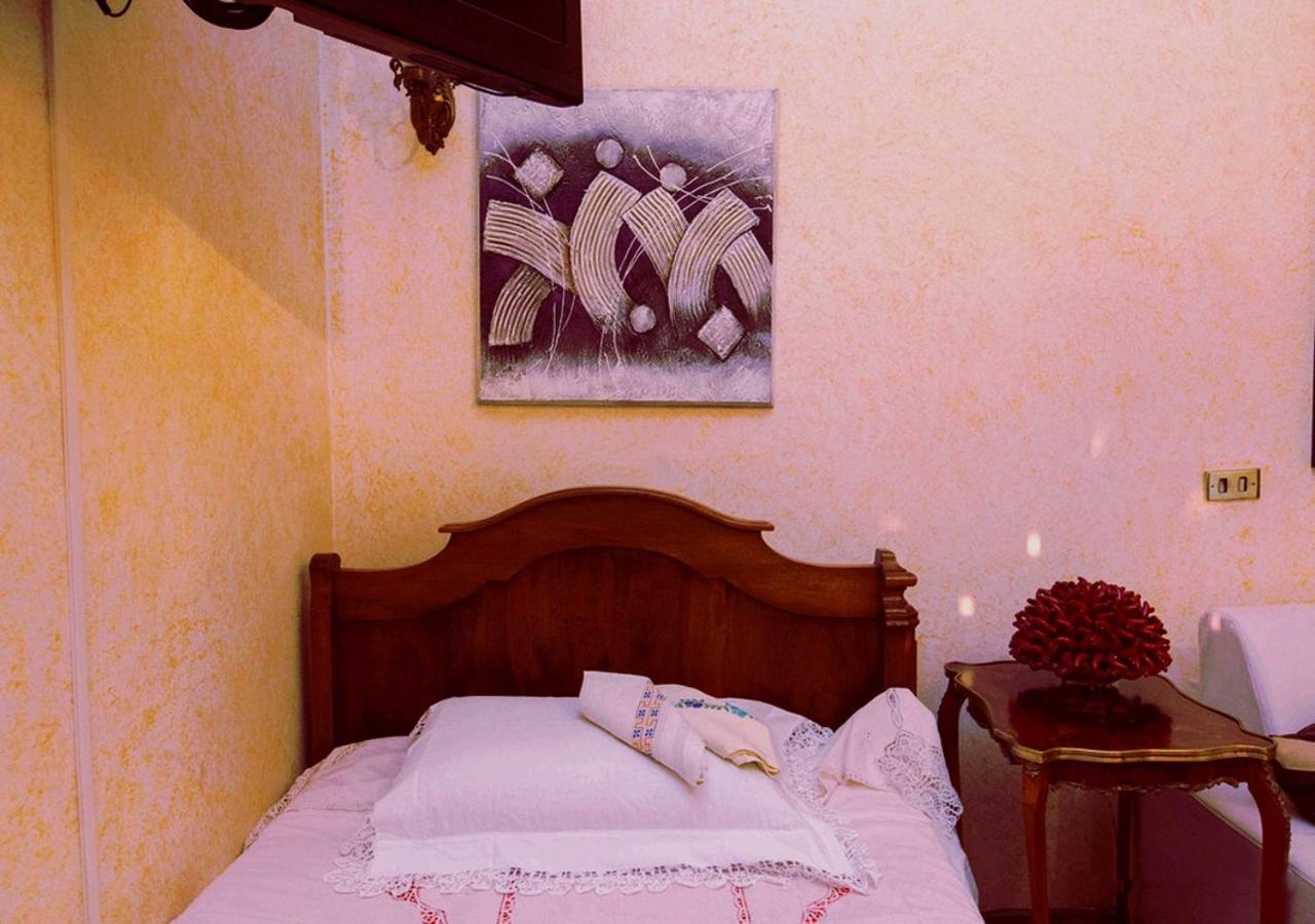 Atmosfere Del Centro Storico Couette-café Naples